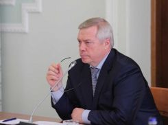 Василий Голубев поручил оснастить здания администраций дезинфицирующими средствами