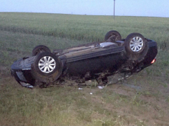 ДТП с переворотом и пострадавшими устроила женщина за рулем иномарки на трассе возле Ростова