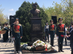 В Ростове открыли бюст дважды Героя СССР маршала Баграмяна