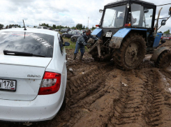 Прошедшие ливни оставили след в карманах трактористов и соцсетях Ростова-на-Дону 