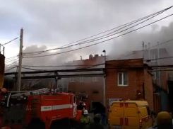 Страшный пожар на хлебозаводе поверг во тьму город Ростовской области и попал на видео