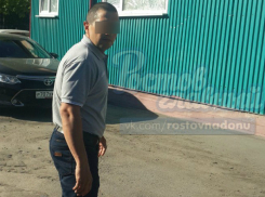 Мужчина избил водителя и оскорбил его жену после скандала в пробке на дороге Ростовской области