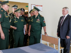 Сергей Шойгу отругал губернатора Ростовской области за отсутствие сала и баранки в солдатских столовых