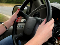 Женщина-таксист стала жертвой пассажира-рецидивиста и его сообщника в Ростовской области