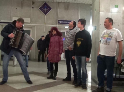 «Украинский» флешмоб совершат ночью в аэропорту ростовские студенты совместно с «Хором Турецкого»