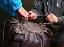 Женщина в своей квартире в Ростовской области стала жертвой «резкого» мужчины