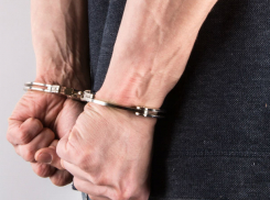 Крупную партию психотропного порошка попытался сбыть юноша на улице Ростова