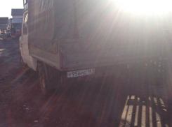 Работник водоканала прилюдно помочился на забор жительницы Ростова