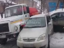 Массовое ДТП с иномарками и грузовиком на гололеде в Ростове попало на видео