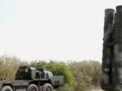 Расчеты ЗРК С-300 отразили атаку диверсантов под Ростовом на видео