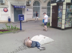 Хорошо отметивший пятницу голой попой мужчина опечалил жителей Ростова