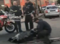 Страшную смерть под колесами автомобиля принял разбившийся мотоциклист в Ростове