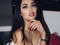 Сексуальная ростовская брюнетка показала свои скрытые прелести и призвала не стесняться желаний 