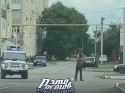 В Гуково раздетый мужчина пытался открыть стрельбу на оживленной улице
