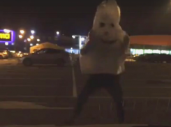 Зажигательный танец ростовчанина в костюме Снеговика попал на видео в Ростове