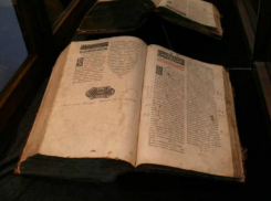 Украинец попытался вывезти из Ростовской области раритетное Евангелие XIX века