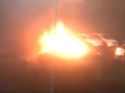 Проплаченный слезами автомобилистов дорогой костер из иномарок во дворе Ростова попал на видео