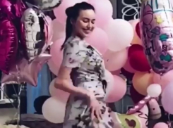 Родившая 4 дня назад ростовчанка Анастасия Костенко решила позлить фанатов Бузовой 