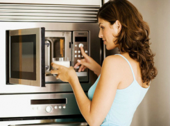 Телевизор и микроволновка привели женщину на скамью подсудимых в Ростовской области