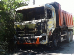 У подожжённого хулиганами грузовика за 4 миллиона  рублей в Ростове расплавился мотор