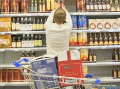 Алкоголь хотят убрать с прилавков российских магазинов вслед за сигаретами