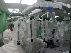 В Ростове хирурги при помощи робота провели операцию девушке с ожирением III степени 