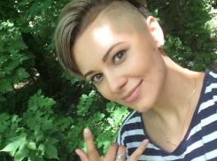 При помощи «двух палок» креативная мама навела порядок на «свинской» поляне в Ростове