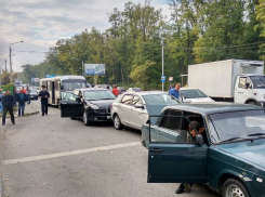 День аварий: в жутком ДТП искорежило и сложило «в гармошку» семь машин и маршрутку в Ростове 