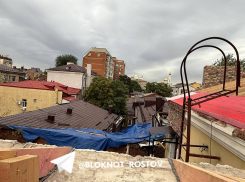 Ростовчане уже месяц ждут восстановление крыши и домов после атаки БПЛА