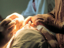 Девушка погибла в больнице Ростовской области после того, как хирург проткнула ей мозг