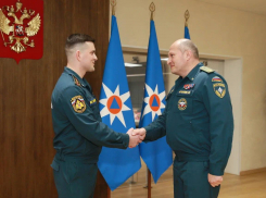 Получившего травму в ходе разминирования ЛНР сапера из Ростовской области наградили орденом Мужества