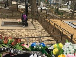 Пять могил военных появились на новом кладбище в Каменске-Шахтинском