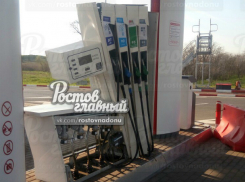 «Когда забыл вынуть»: рассеянный автолюбитель разгромил заправку на трассе Ростовской области