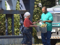 Американский рэпер Xzibit купил себе в Шахтах два ведра кукурузы