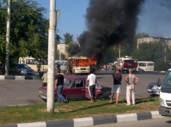 В Ростове на Западном загорелась маршрутка 