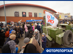 Смотрели оружие и ели в полевой кухне: в Ростове отмечали День защитника Отечества