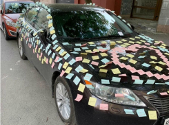 Ростовчанин обклеил автомобиль девушки стикерами с признаниями в любви 