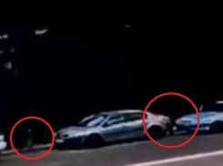 Дерзкую кражу автономеров среди белого дня провернула банда автоворов в Ростове на видео