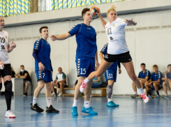 Гандболистки ГК «Ростов-Дон» обыграли мужскую сборную региона