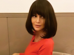 Модель из Ростова Виктория Лопырева стала брюнеткой