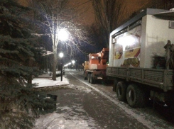 Ларьки на Пушкинской в Ростове погрузили в машины и увезли