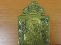 Ростовчанка пыталась вывезти в Прагу старинную икону