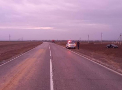 В Ростовской области в ДТП с опрокидыванием иномарки скончался мужчина