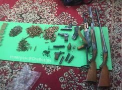 В Батайске силовики нашли большой схрон с оружием