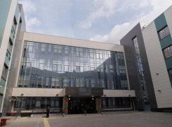 В Ростове на Сельмаше открыли новую школу на месте снесенной