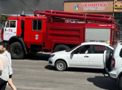 В Семикаракорске загорелось складское помещение на 600 квадратных метров