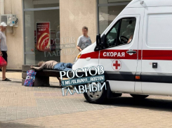 Стали известны подробности о смерти найденного на лавке в центре Ростова мужчины