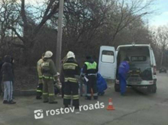 Травму головы и перелом таза получил мужчина в Ростове под колесами иномарки