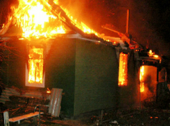 Мужчина заживо сгорел при пожаре в дачном доме в Ростовской области