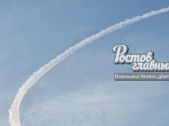 Жителей Ростова и Батайска напугал инверсионный след в небе 